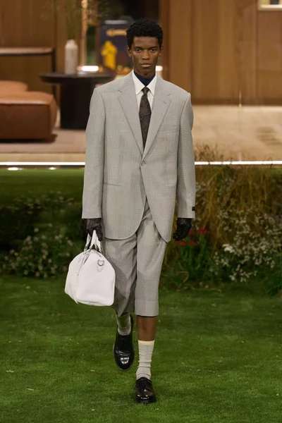 Look 11